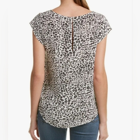 EUC JOIE WOMEN'S RANCHER LIP LEOPARD PRINT 100% SILK BLOUSE SIZE SMALL - Picture 2 of 9